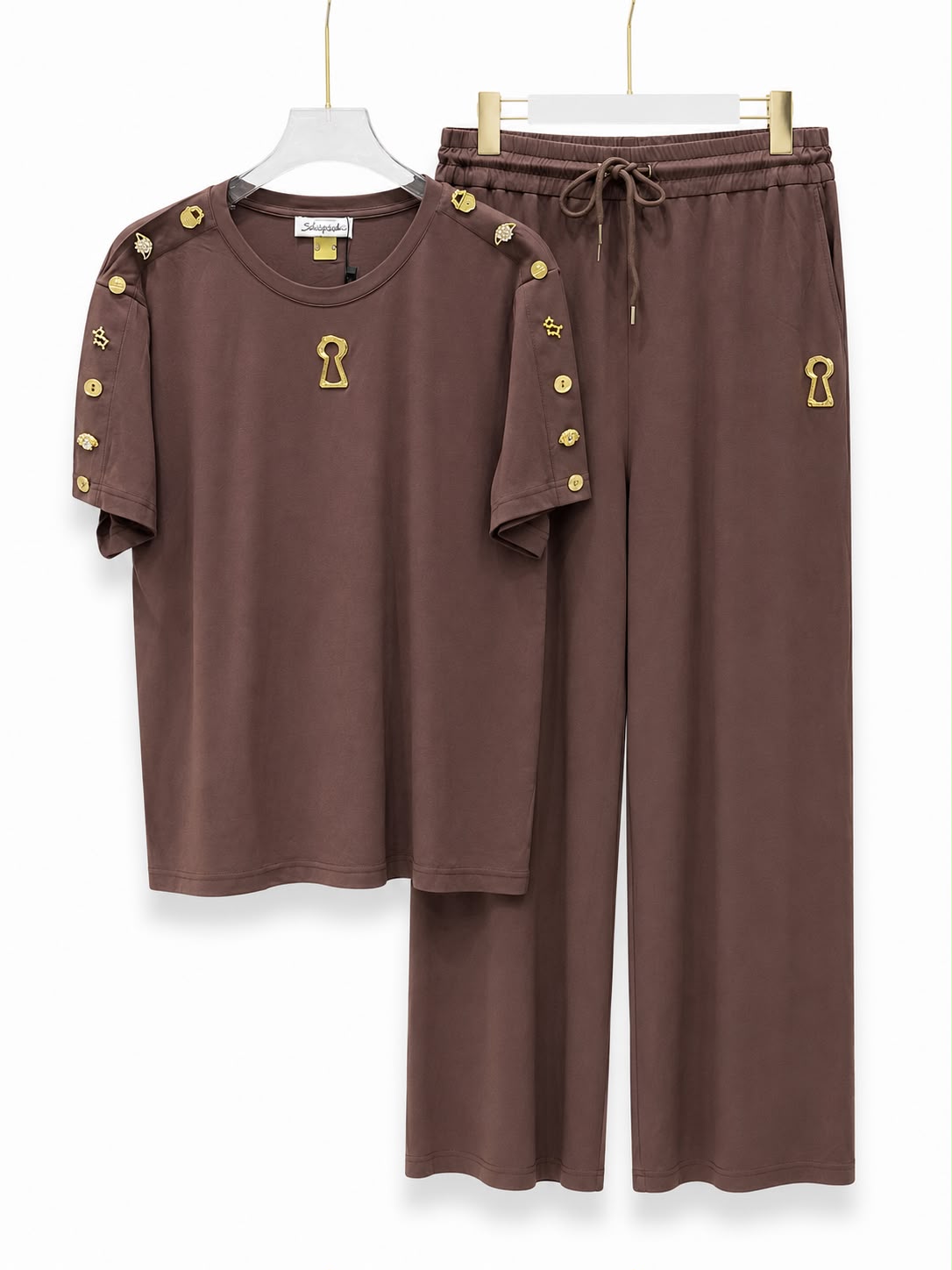 Track suit brown gold details