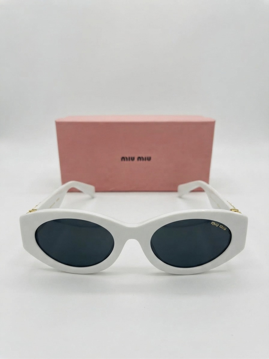 Sun glass miu miu white