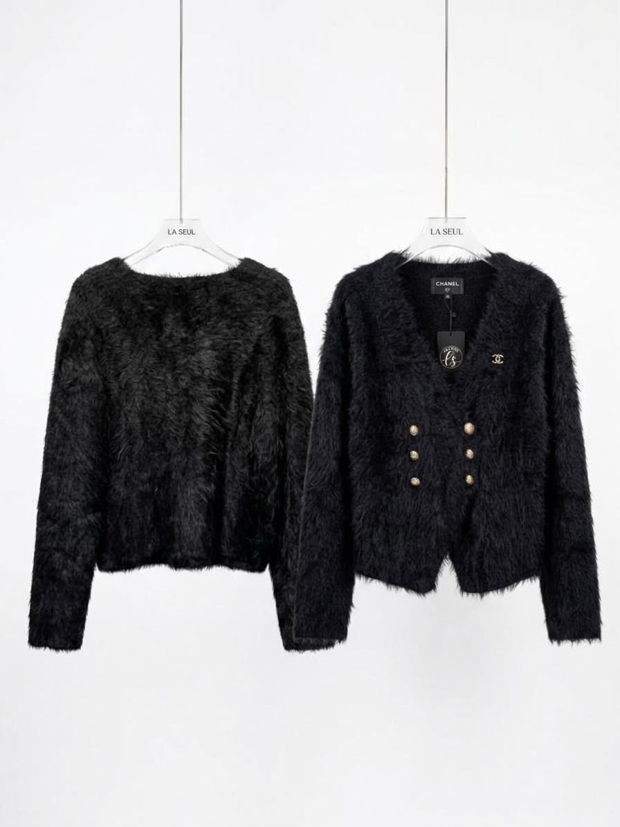 Chanel shaggy knit double-breasted cardigan Black with gold buttons and CC logo detail - Image 3